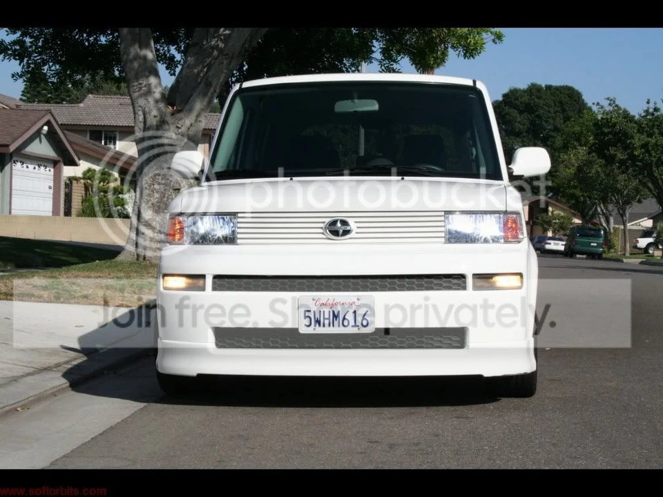 Scion xB - Image 6 of 7