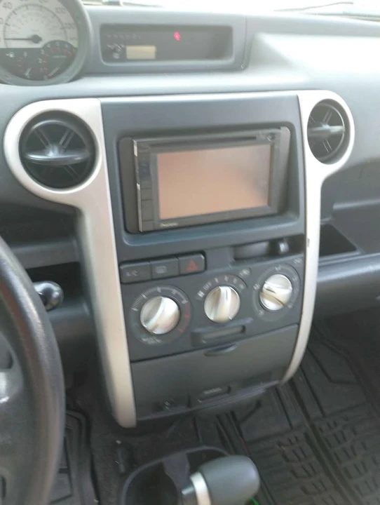 2006 Scion xB - Image 6 of 11