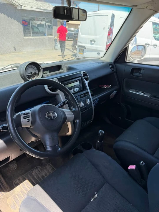 2006 Scion xB - Image 5 of 5