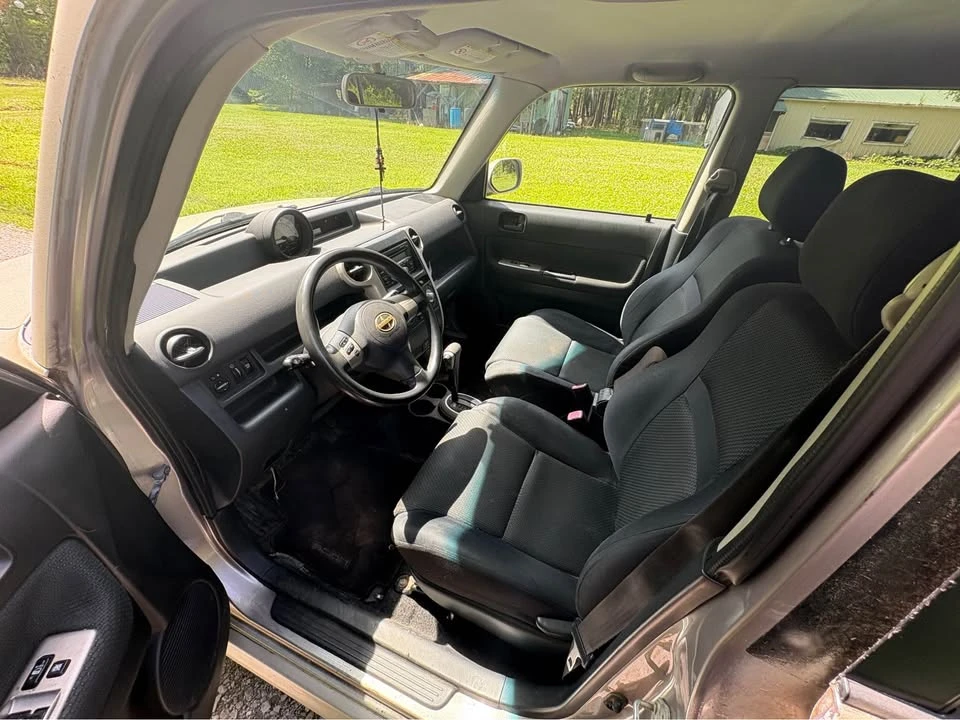 2006 Scion xB - Image 7 of 10