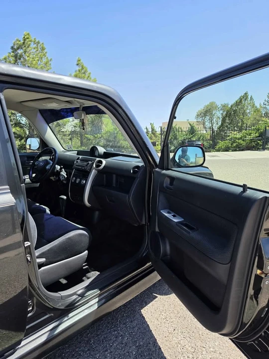 2006 Scion xB - Image 9 of 11