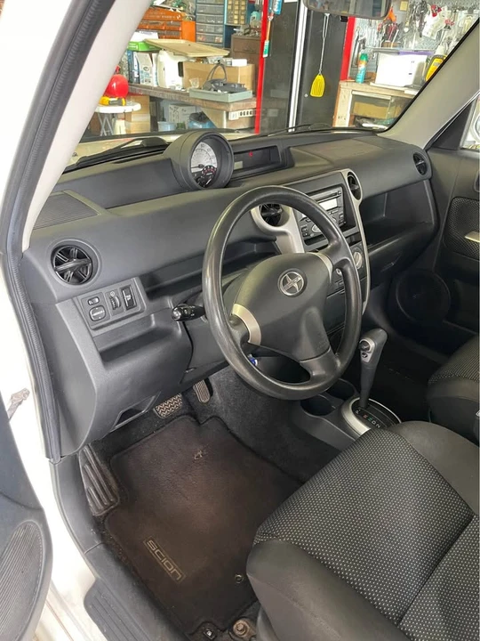2006 Scion xB - Image 6 of 10