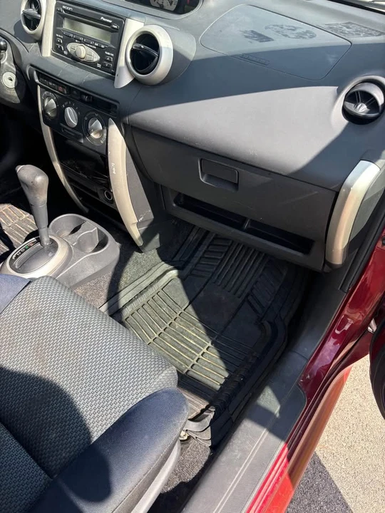 2006 Scion xA - Image 2 of 10