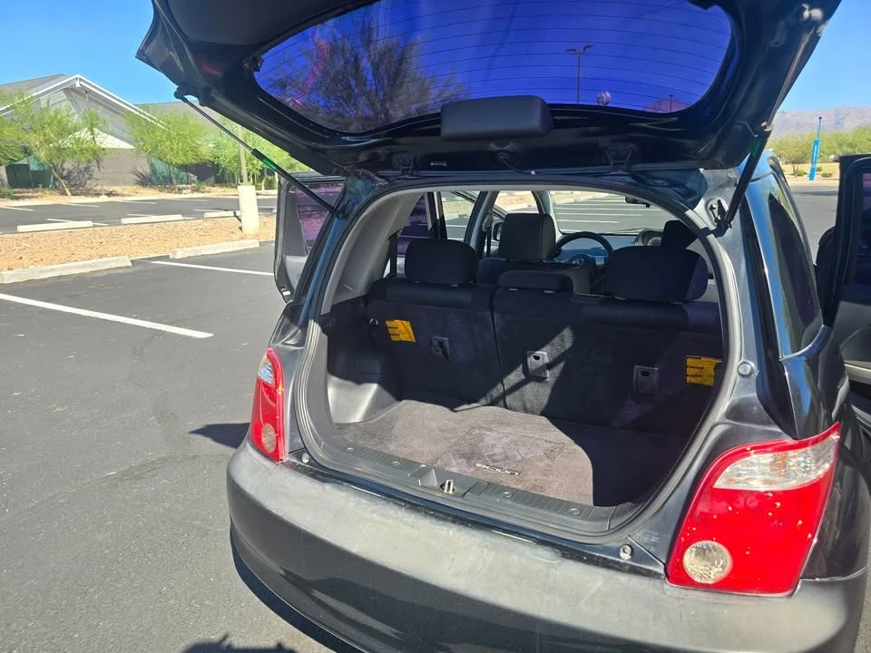 2006 Scion xA - Image 10 of 20