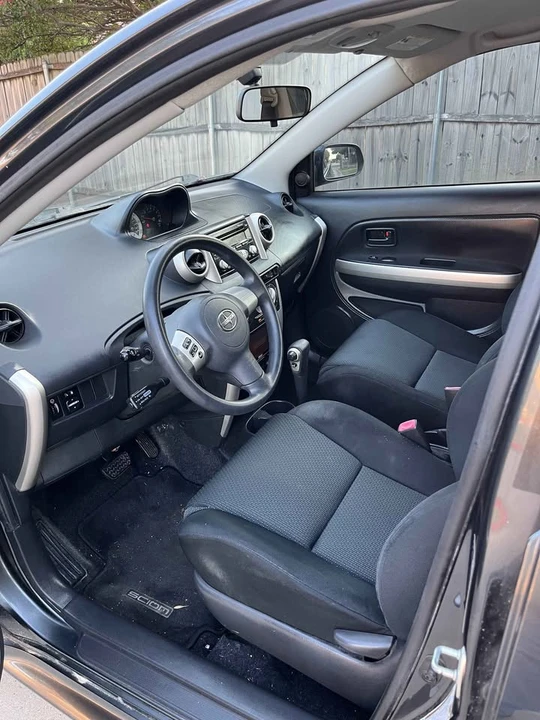2006 Scion xA - Image 7 of 12