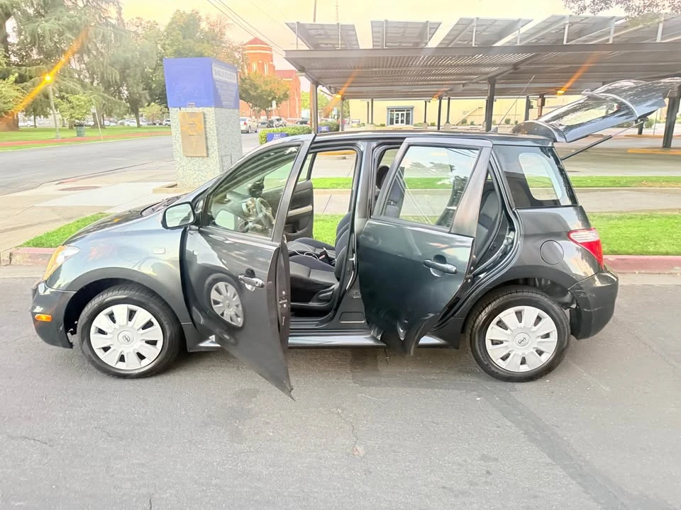 2006 Scion xA - Image 11 of 13