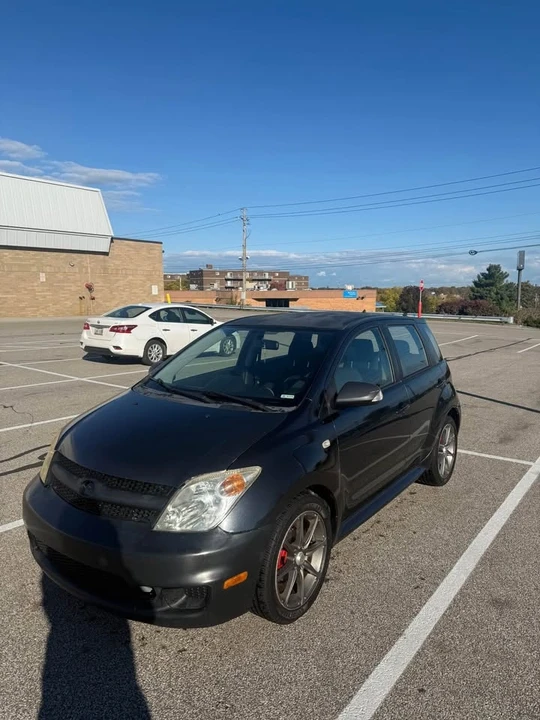 2006 Scion xA - Image 6 of 12