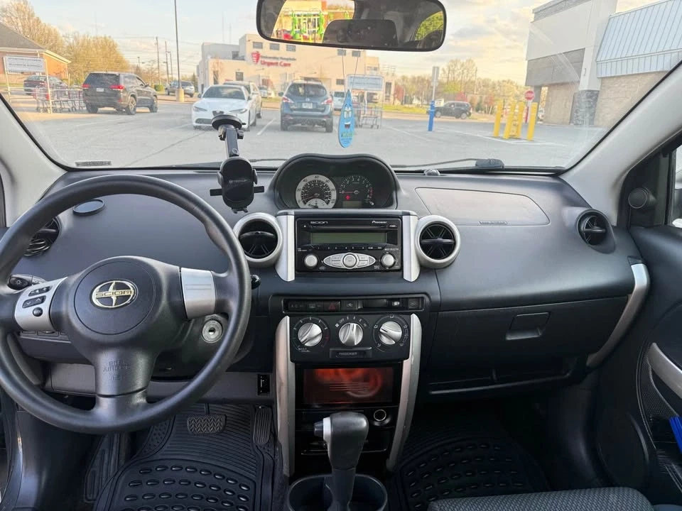 2006 Scion xA - Image 9 of 12