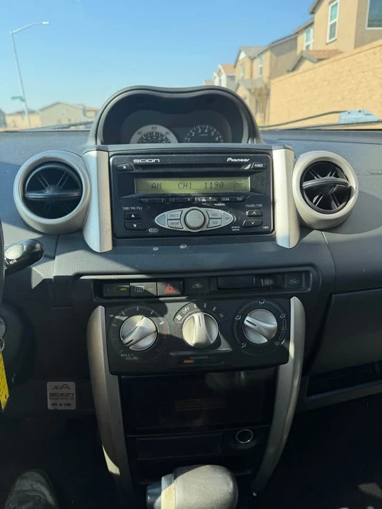 2006 Scion xA - Image 12 of 13