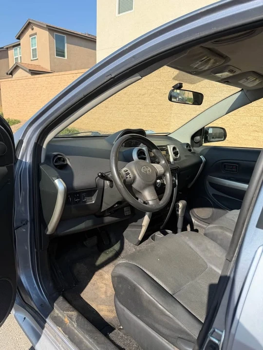 2006 Scion xA - Image 10 of 13