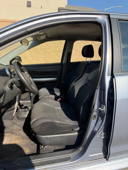 2006 Scion xA - Image 9 of 13