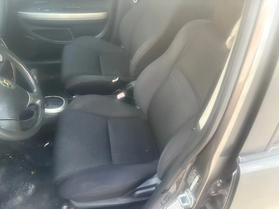 2006 Scion xA - Image 6 of 8