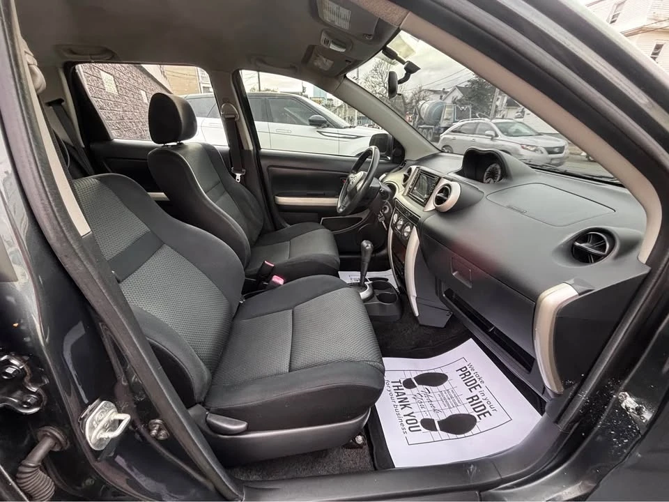 2006 Scion xA - Image 11 of 16