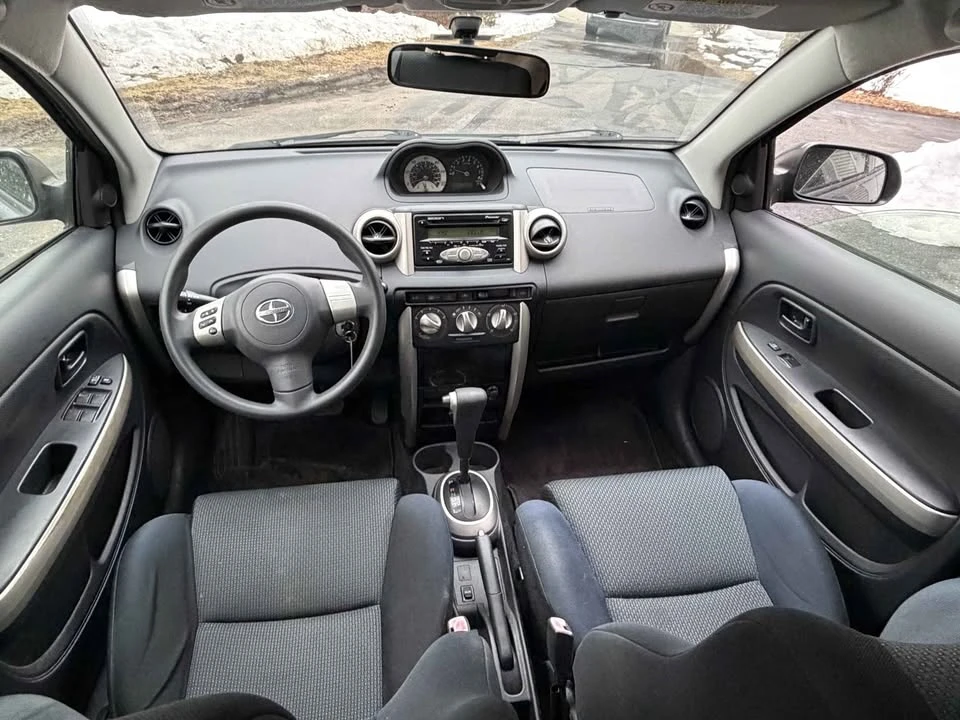 2006 Scion xA - Image 11 of 16