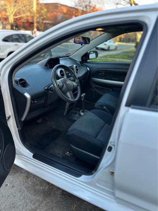 2006 Scion xA - Image 9 of 13