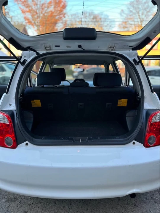 2006 Scion xA - Image 10 of 13