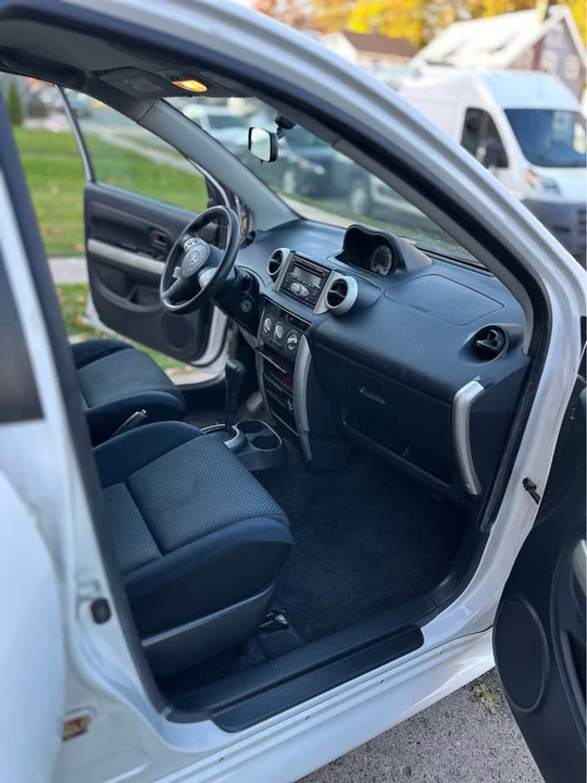 2006 Scion xA - Image 12 of 13