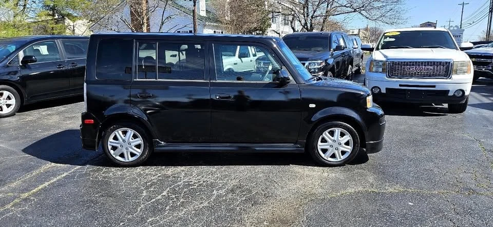 2006 Scion xB - Image 8 of 10