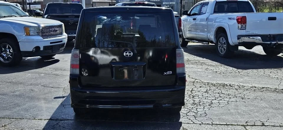2006 Scion xB - Image 6 of 10