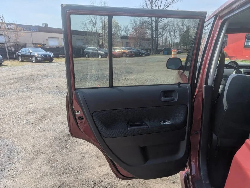 2006 Scion xB - Image 15 of 19