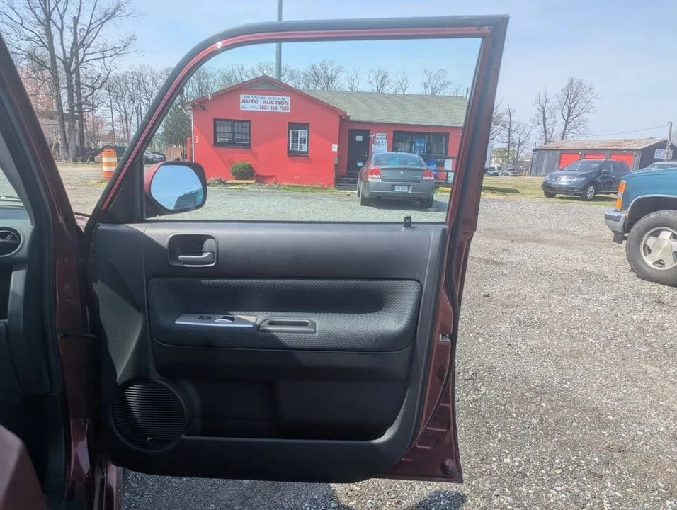 2006 Scion xB - Image 14 of 19