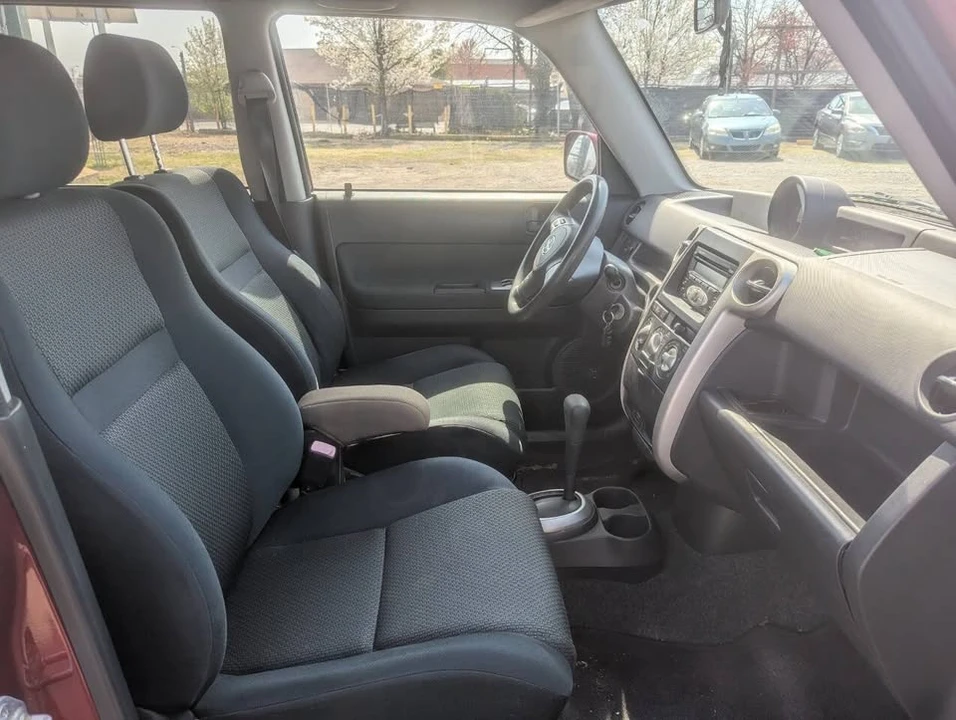 2006 Scion xB - Image 9 of 19