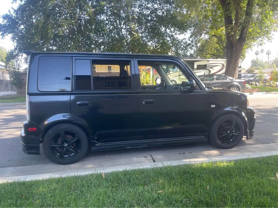 2006 Scion xB - Image 2 of 5
