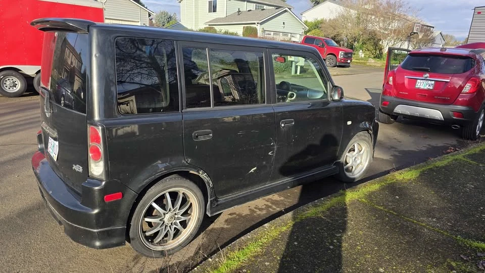 2006 Scion xB - Image 9 of 9