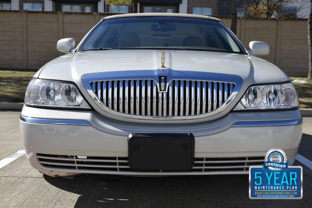 2006 Lincoln Town Car - Image 3 of 4