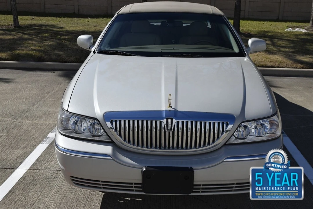 2006 Lincoln Town Car - Image 2 of 4