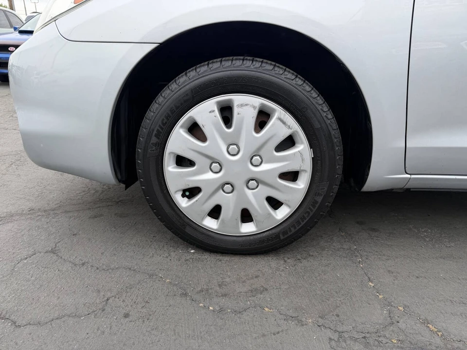 2006 Toyota Matrix 1st Gen - Image 16 of 17