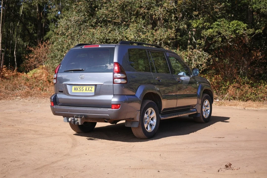 2006 Toyota J100 Land Cruiser - Image 2 of 30