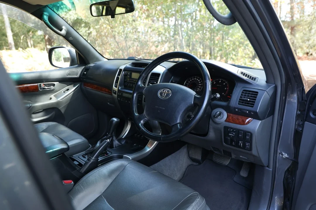 2006 Toyota J100 Land Cruiser - Image 7 of 30