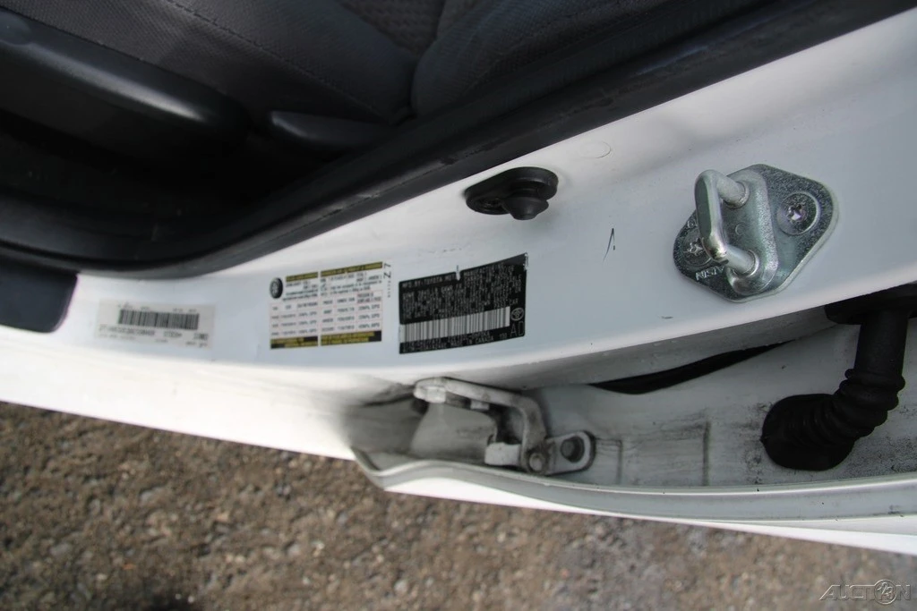 2006 Toyota Matrix 1st Gen - Image 10 of 21