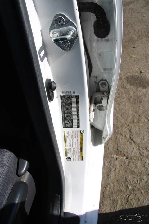 2006 Toyota Matrix 1st Gen - Image 10 of 21