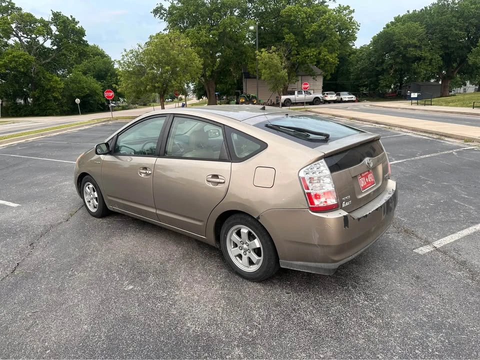 2006 Toyota Prius 2nd Gen - Image 2 of 7