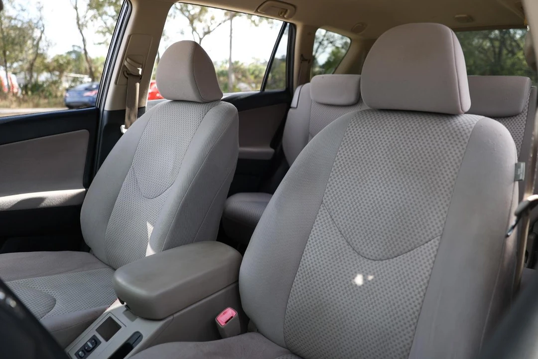 2006 Toyota RAV4 3rd Gen - Image 6 of 12