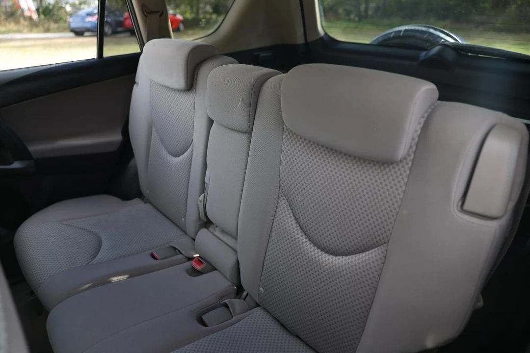 2006 Toyota RAV4 3rd Gen - Image 8 of 12
