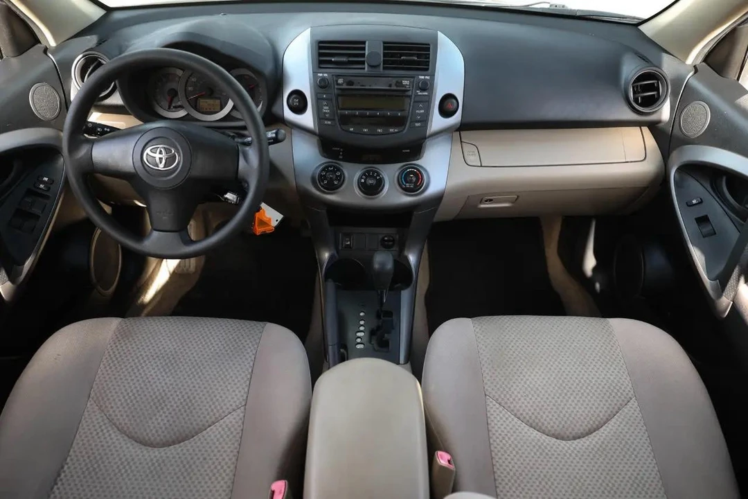 2006 Toyota RAV4 3rd Gen - Image 2 of 12
