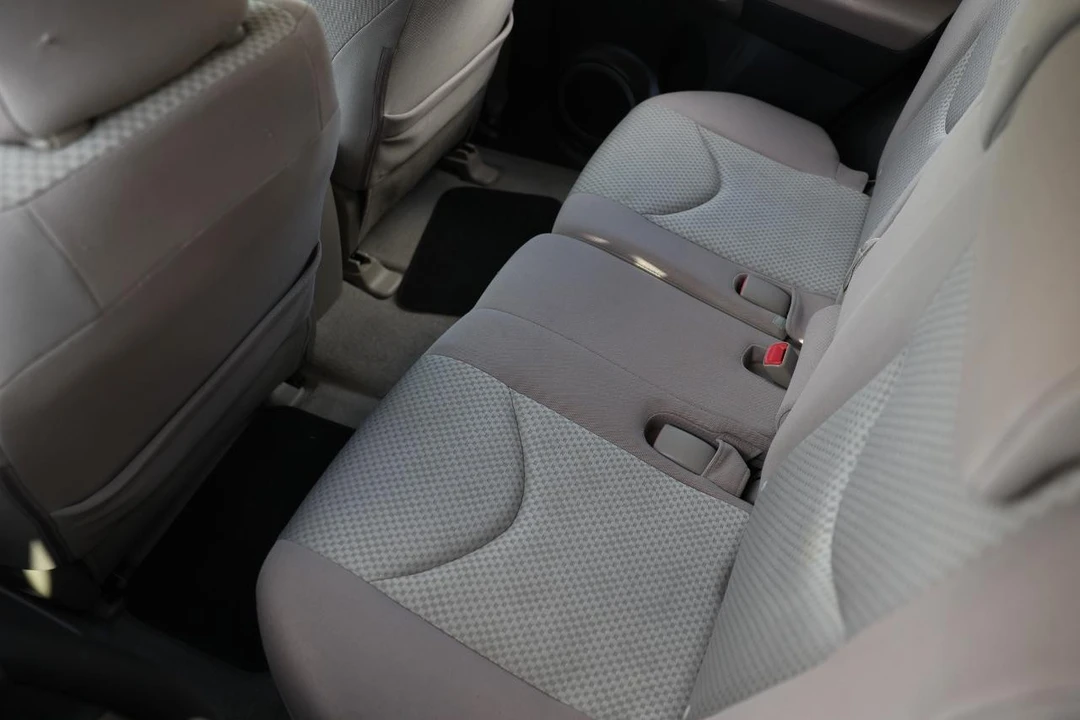 2006 Toyota RAV4 3rd Gen - Image 10 of 12