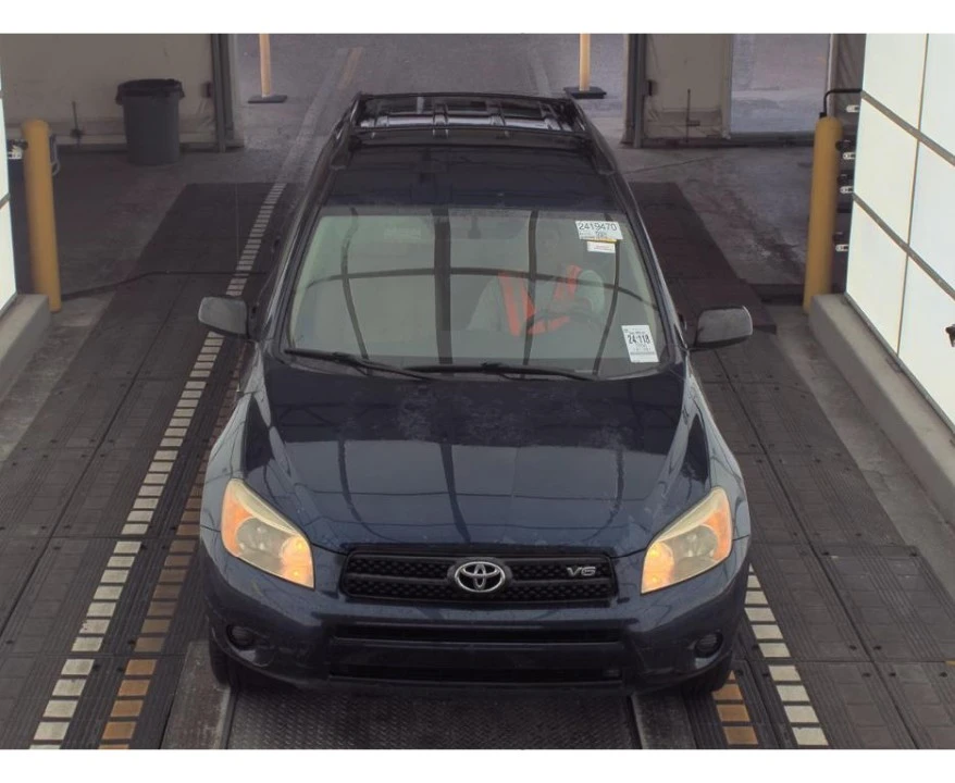 2006 Toyota RAV4 3rd Gen - Image 2 of 12