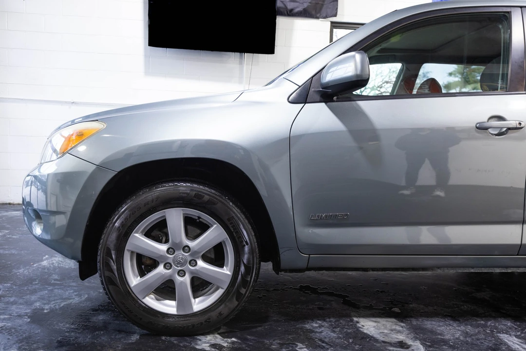 2006 Toyota RAV4 3rd Gen - Image 3 of 21