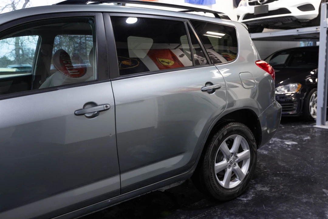 2006 Toyota RAV4 3rd Gen - Image 6 of 21