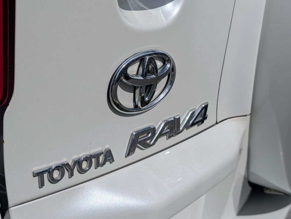 2006 Toyota RAV4 3rd Gen - Image 15 of 21