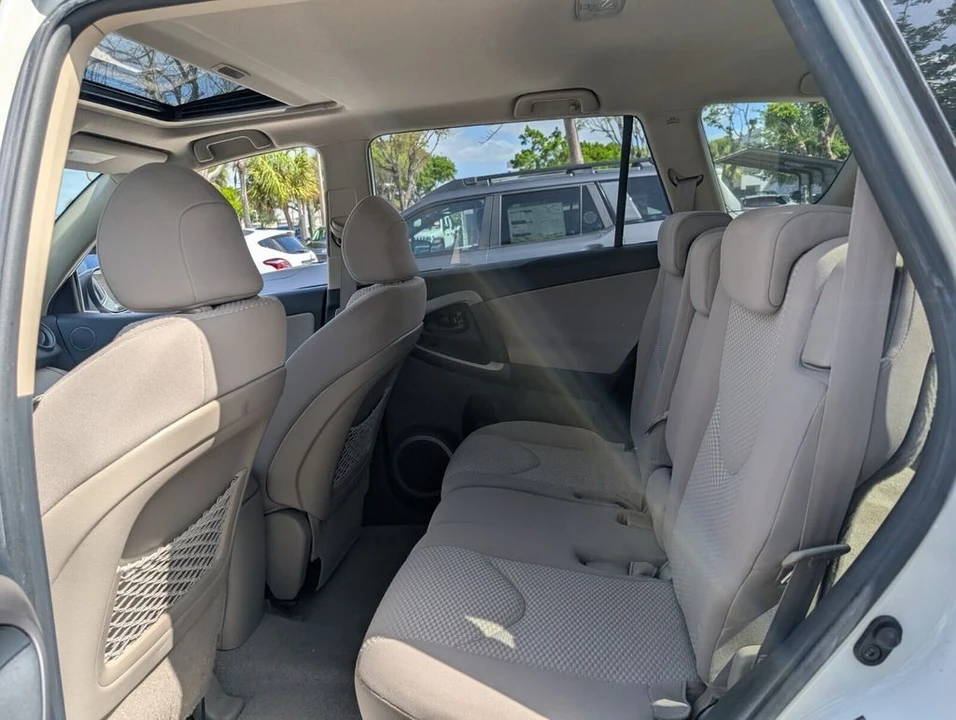 2006 Toyota RAV4 3rd Gen - Image 13 of 21