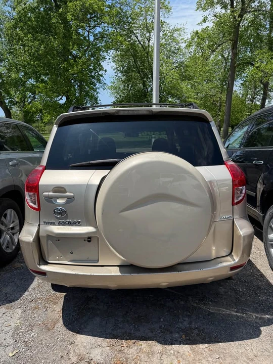 2006 Toyota RAV4 3rd Gen - Image 6 of 13