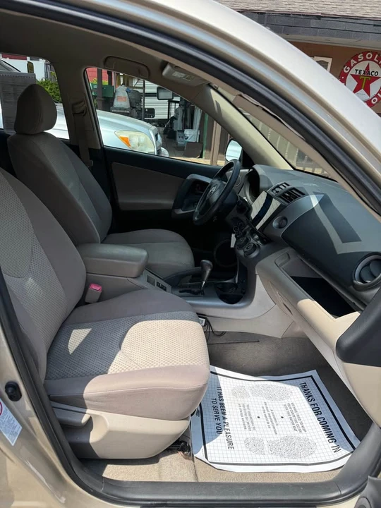 2006 Toyota RAV4 3rd Gen - Image 9 of 13