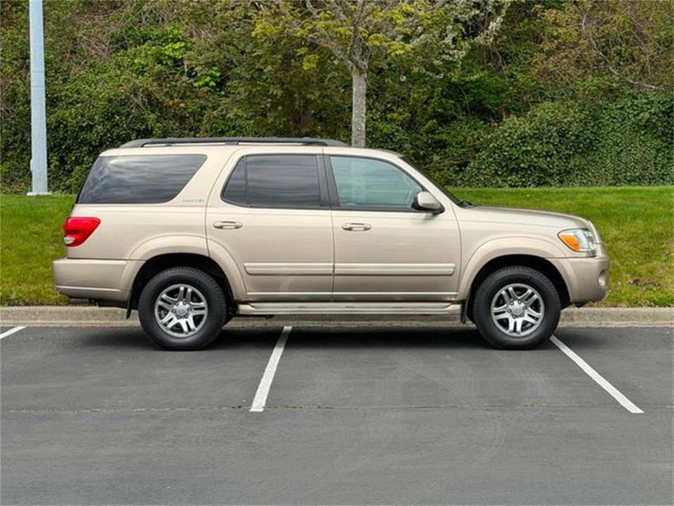 2006 Toyota Sequoia 1st Gen - Image 7 of 31