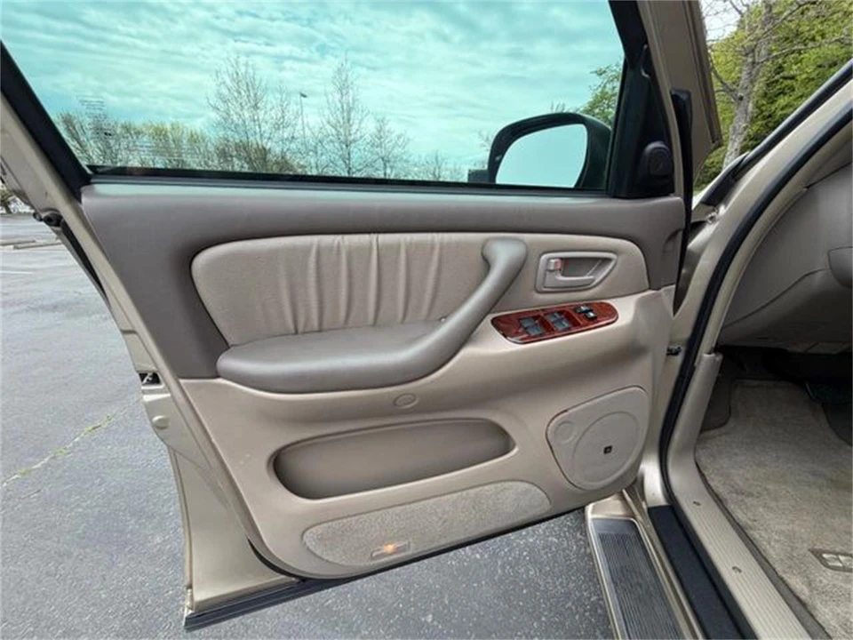 2006 Toyota Sequoia 1st Gen - Image 21 of 31