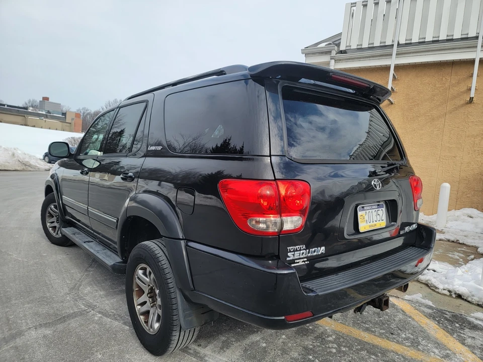 2006 Toyota Sequoia 1st Gen - Image 5 of 18
